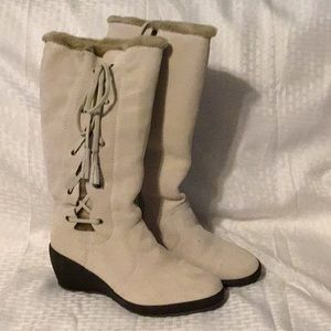 Gorgeous winter white boots